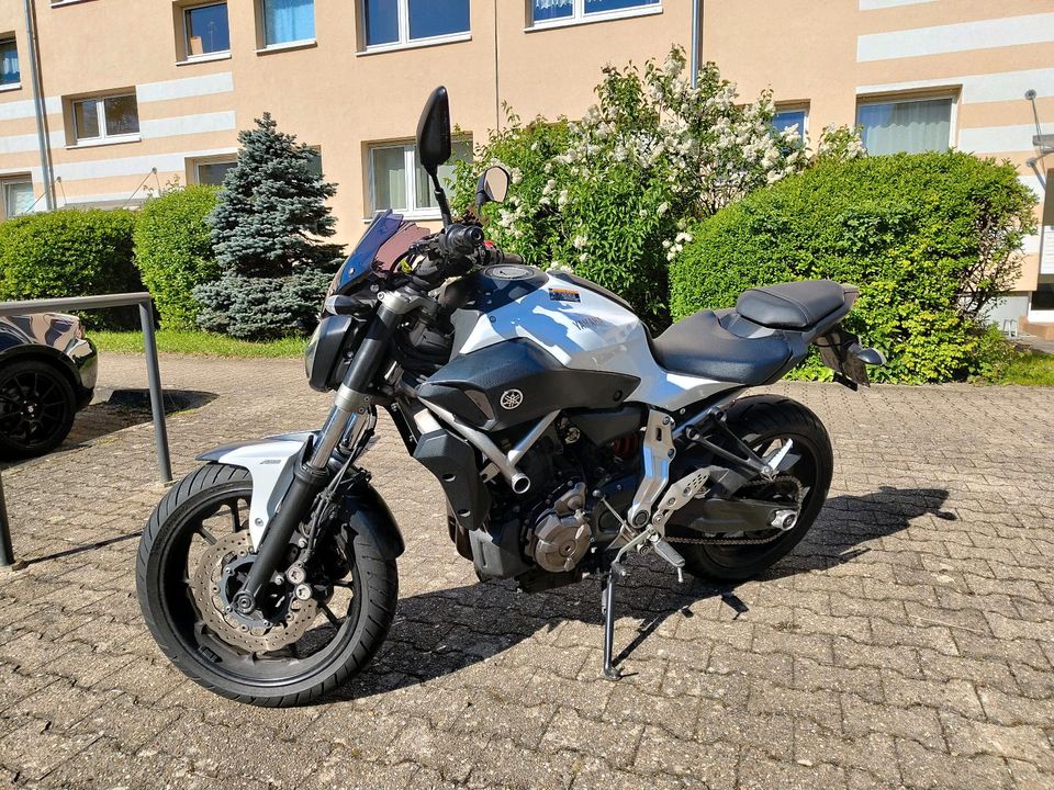 Yamaha MT-07 ABS // 75PS // 1. Hand // TÜV 10.25 // viele Extras in Darmstadt