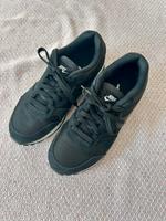 Sneaker von Nike in schwarz Größe 38 ( UK 7) Baden-Württemberg - Mannheim Vorschau