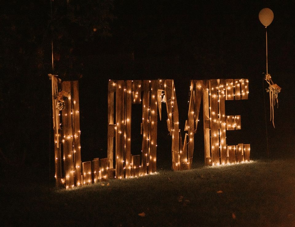 Paletten XXL Love Buchstaben 1,2m hoch Braun Alt Rustikal Mieten in Untermünkheim