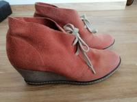 Stiefeletten mit Keilabsatz, Catwalk Gr. 39 Wildleder Lachsfarben Bayern - Grettstadt Vorschau