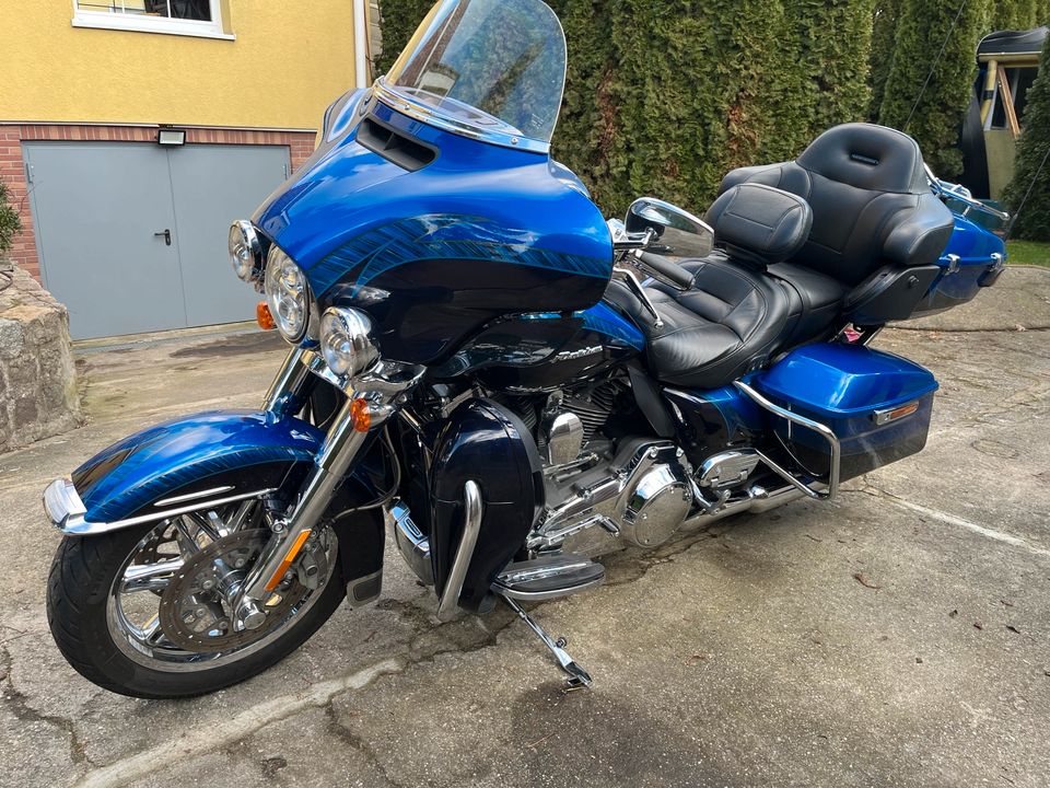 Harley-Davidson FLHTKSE Electra Glide Ultra Limited CVO 5HD in Berlin