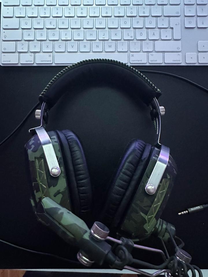 Over-Ear Headset mit Mikrofon – AUX-Anschluss für PS4 / PS5 / PC in Hamburg
