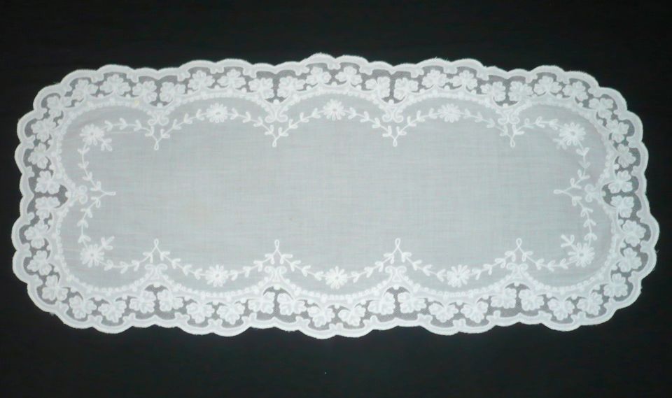 antiker bestickter Tischläufer • weiß Spitze • 80 x 35 cm in Lübeck