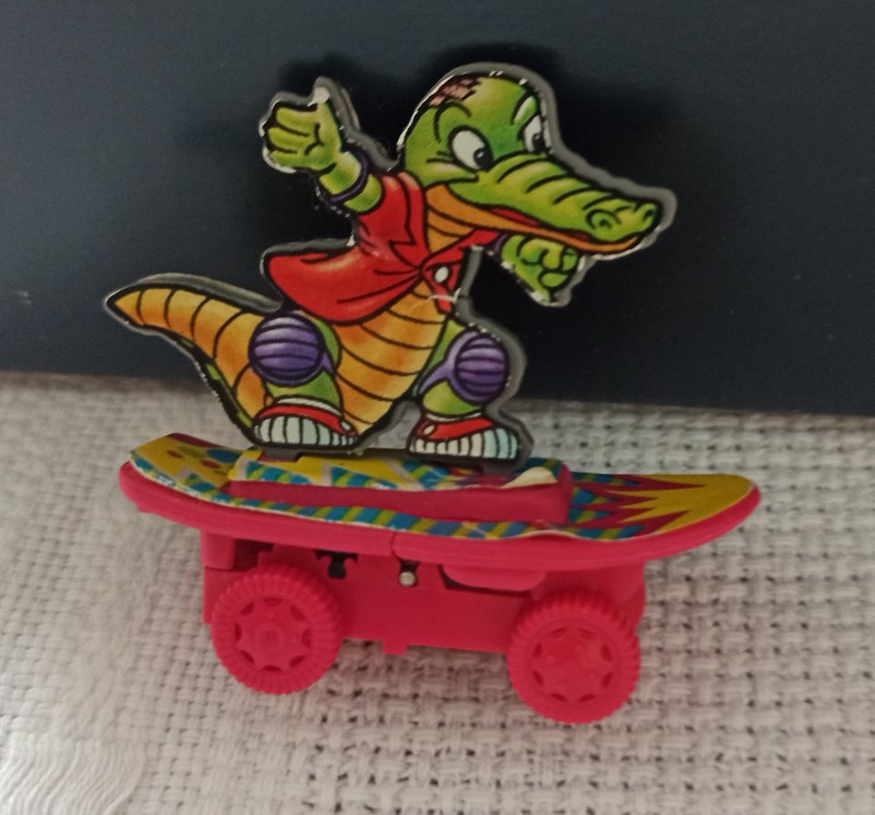 Ü-Eier Figur Skateboard-Raser Krokodil in Chemnitz