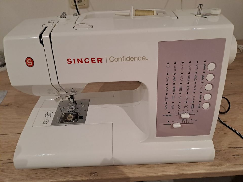 Singer Nähmaschine Confidence 7463 in Weilerswist