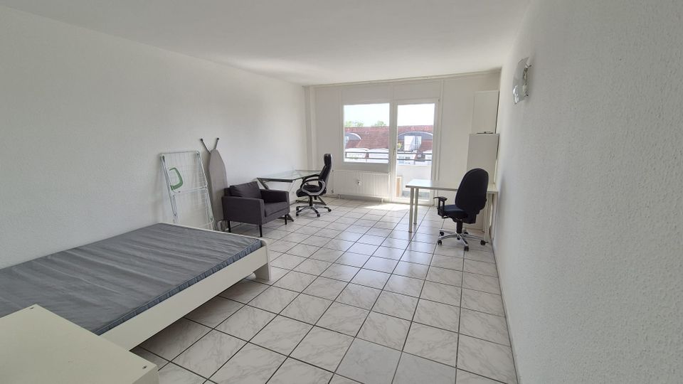 1 Zimmer-Wohnung mit kleiner Küche und Balkon in Heusenstamm