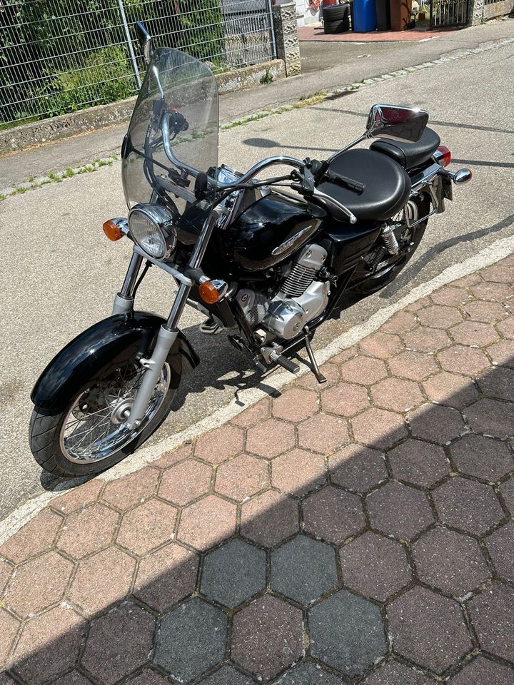 Honda Shadow 125 in Ihrlerstein