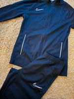 Nike Dri-Fit Damenanzug Gr.S dunkelblau Niedersachsen - Helmstedt Vorschau