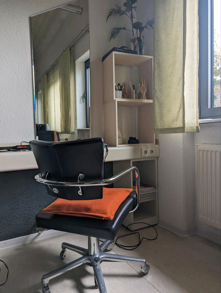 Friseureinrichtung Stühle usw. in Siegelsbach