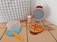 ♥ Holzspielzeug Waffeleisen und TUPPERWARE Tortenbehälter ♥ Baden-Württemberg - Oberderdingen Vorschau