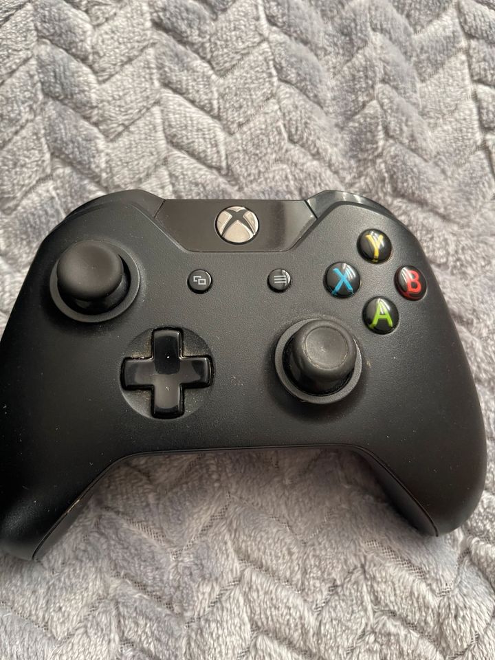 Xbox one mit eine Controller in Bardowick