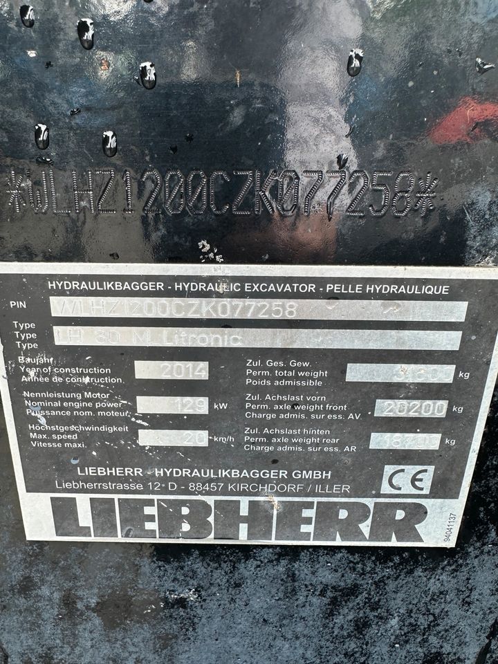 Liebherr LH30 mit Mehrzweckstil in Oberderdingen