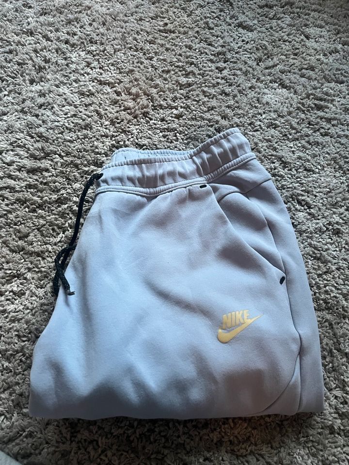 Nike Tech Fleece Hose wie neu blau M Männer Original in Hamburg