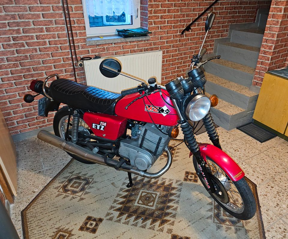 MZ ETZ 250 Motorrad Original IFA DDR Tüv Zubehör Zschopau in Neuhaus