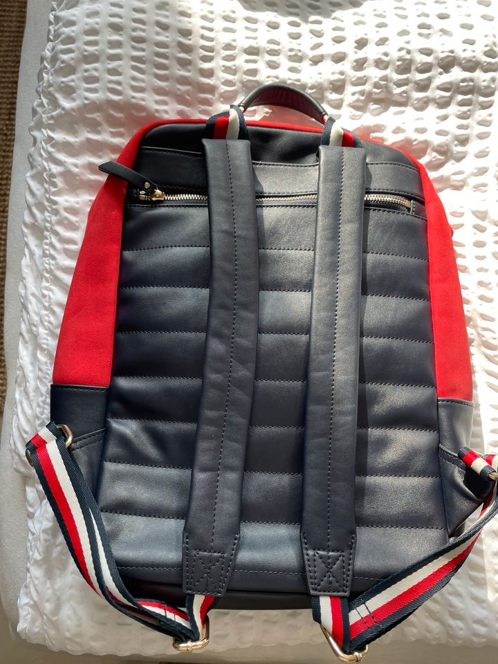 Tommy Hilfiger Rucksack, blau rot, wie neu in Kamen