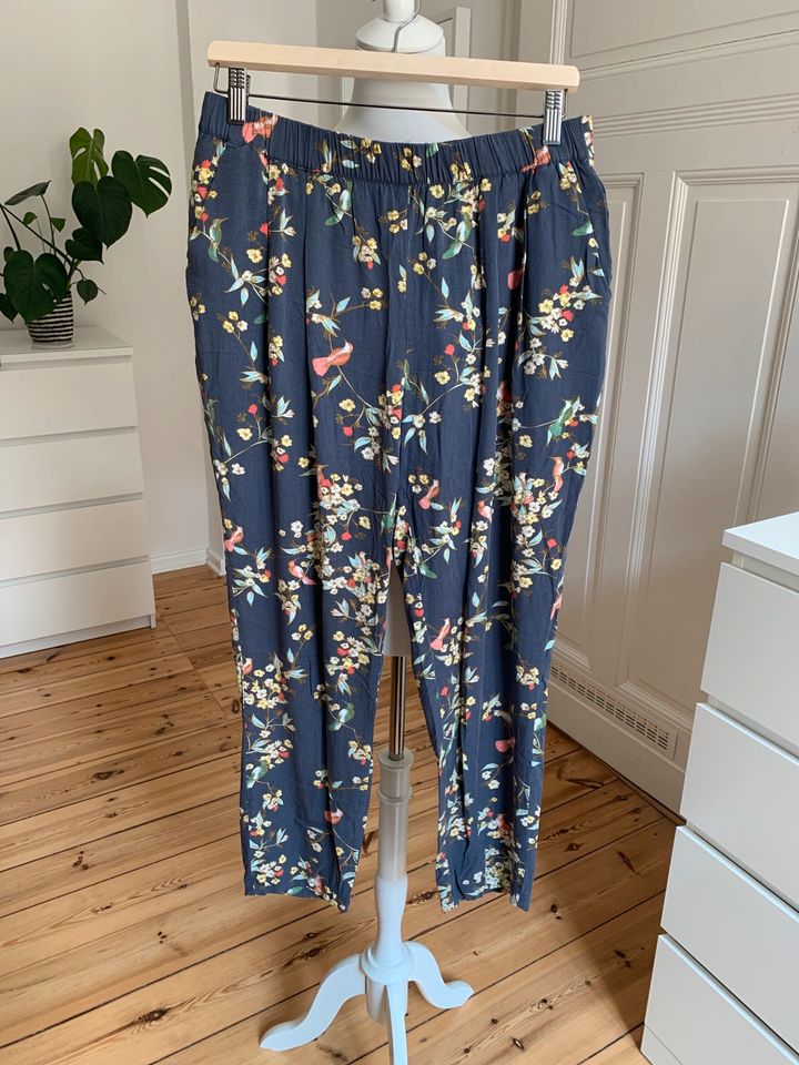 Vero Moda Hose Stoffhose Sommerhose L Blau Blumen Animals in Berlin