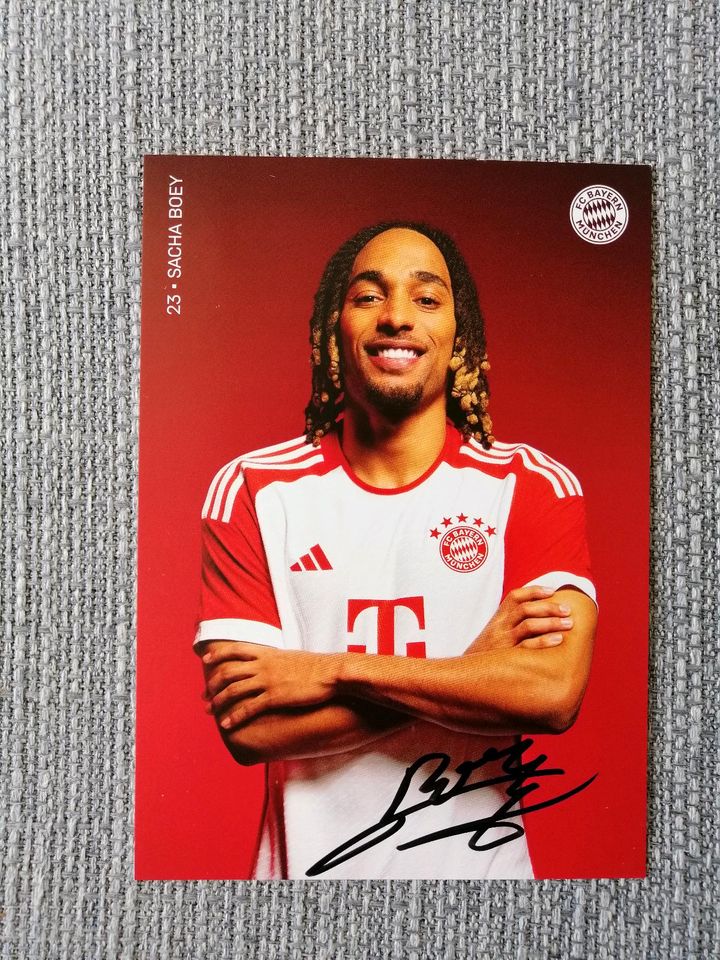 Sacha Boey Autogramm, FC Bayern, Original signiert in München