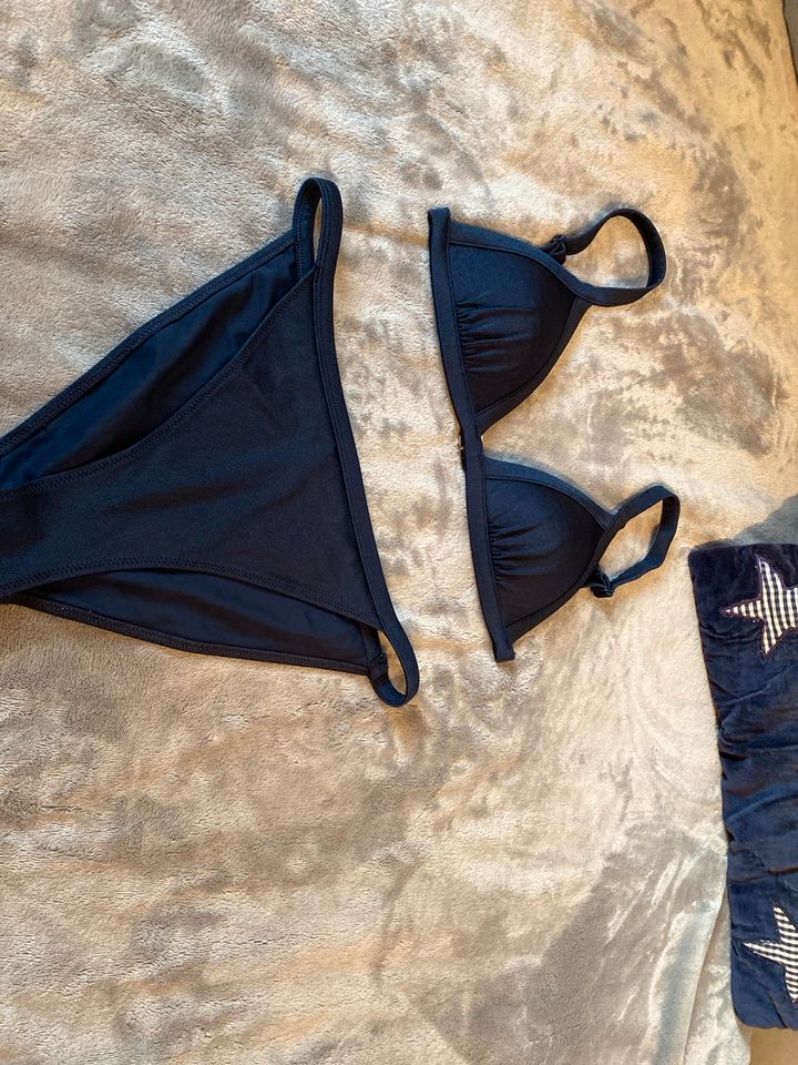 Bikini dunkelblau mit wattierten Cups Gr. XS in Bergisch Gladbach