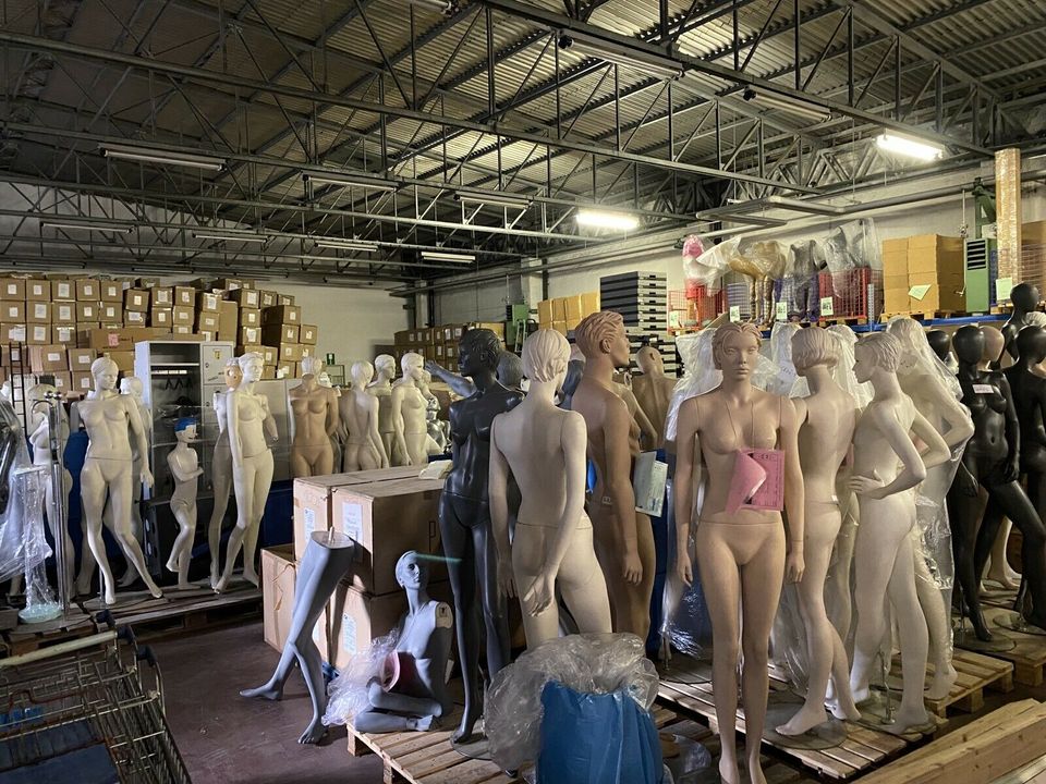 Schaufensterpuppe Mannequin Deko Puppe Figur Kunst Büste Torso in Berlin