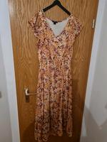 Esmara Maxikleid/Sommerkleid in gelb geblüht, Gr 42 Bayern - Landshut Vorschau