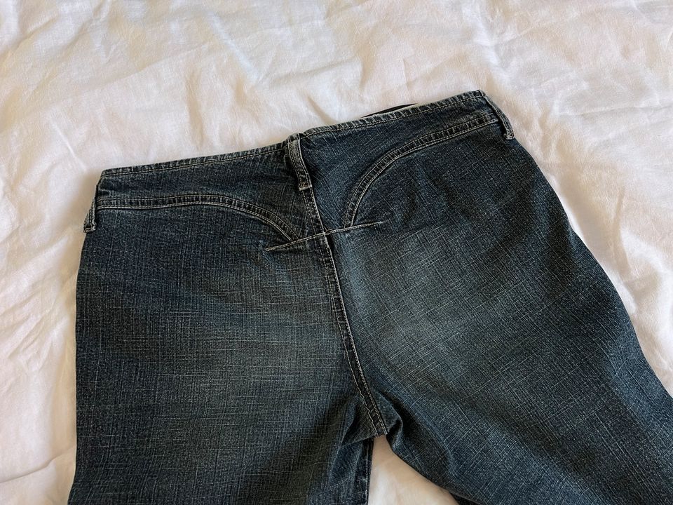 Diesel Jeans 26 Flared * Low Waist * Bootleg Hüftjeans in Stralsund