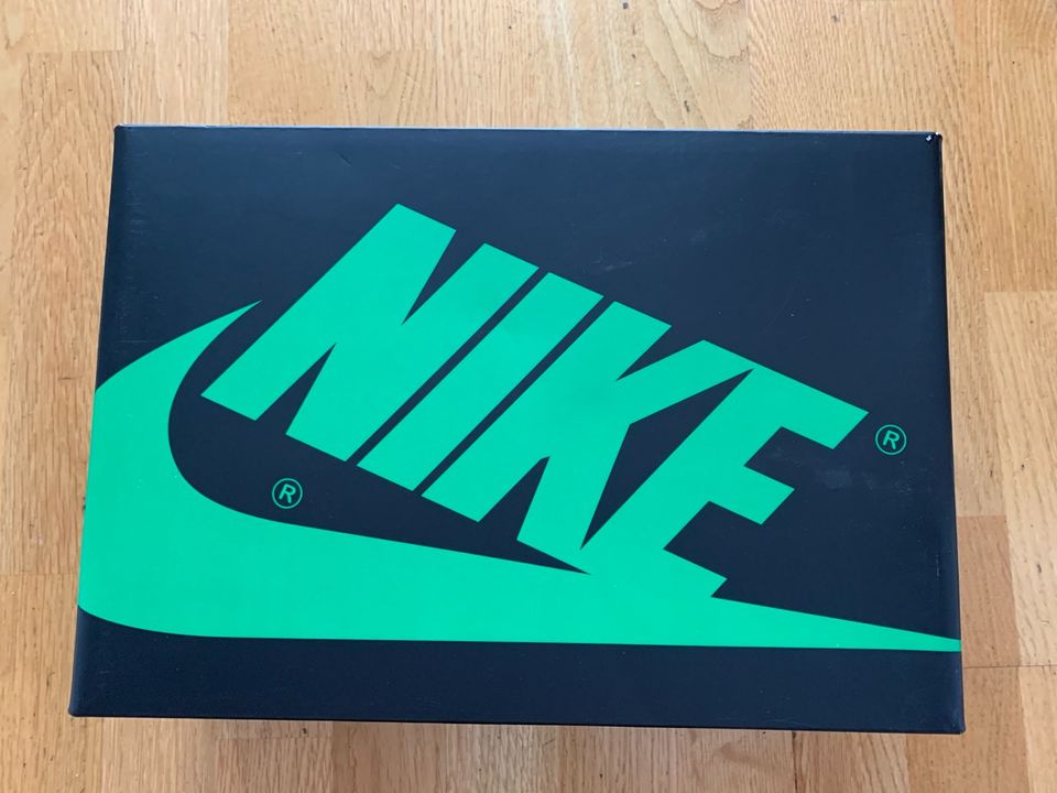 Nike Air Jordan 1 Retro High OG Lucky Green US10.5/EU44.5 in Leipzig