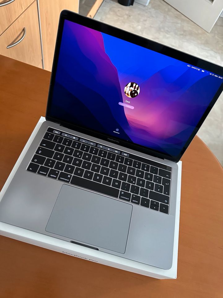 MacBook Pro mit Touchbar 13' Space Grau in München