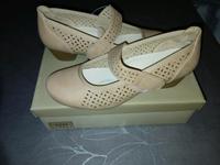 Easy Street Pumps Schuhe 5.5 Beige Braun Hessen - Limeshain Vorschau
