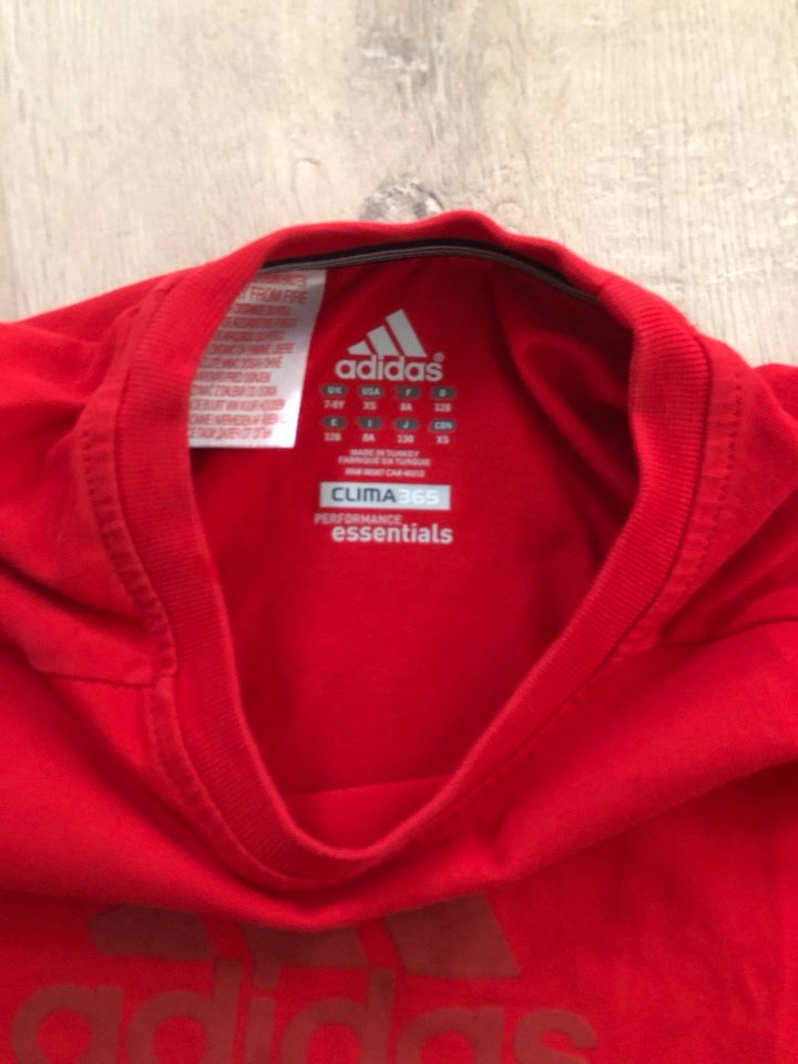 Adidas T-Shirt clima essentials Gr. 128 in Köln