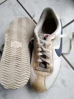 Turnschuhe Gr.37,5 Nike helle Sohle Nordrhein-Westfalen - Hünxe Vorschau