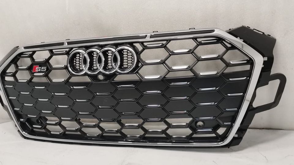 ORIGINAL Audi A5 S5 F5 2020 Kühlergrill Frontgrill 8W6853651BQ in Hannover