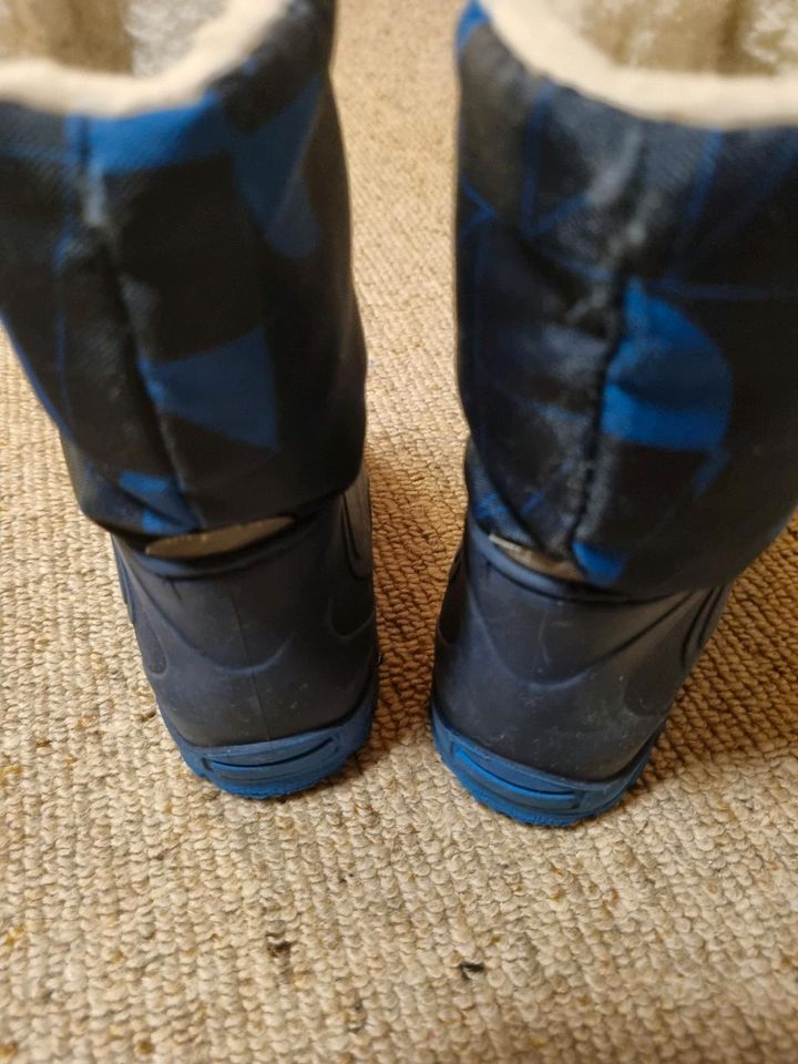 Gummistiefel gefüttert Gr. 24 in Jengen