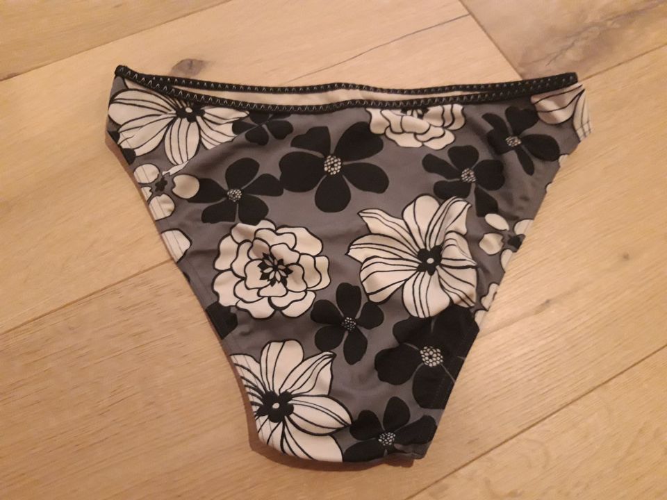 BEE DEES toller-schwarz-weiß-grauer BÜGEL-BIKINI mit Muster in Aalen