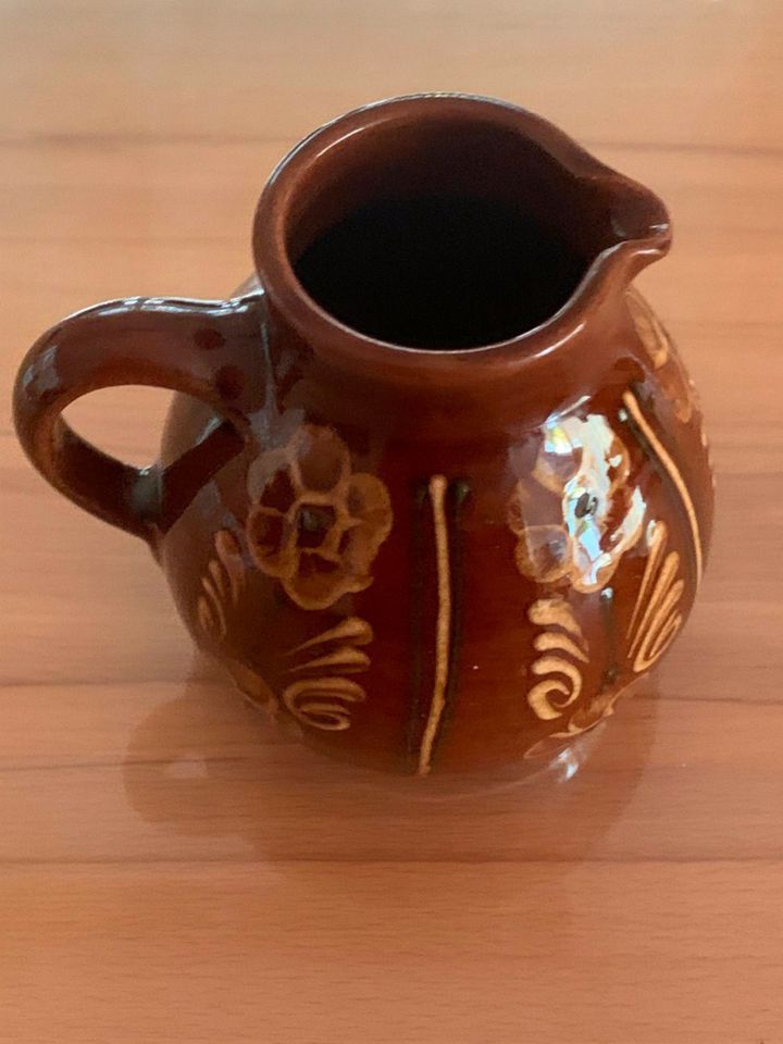 Vase Krug Henkelkrug Kanne Majolika Keramik braunes Dekor in Rudersberg