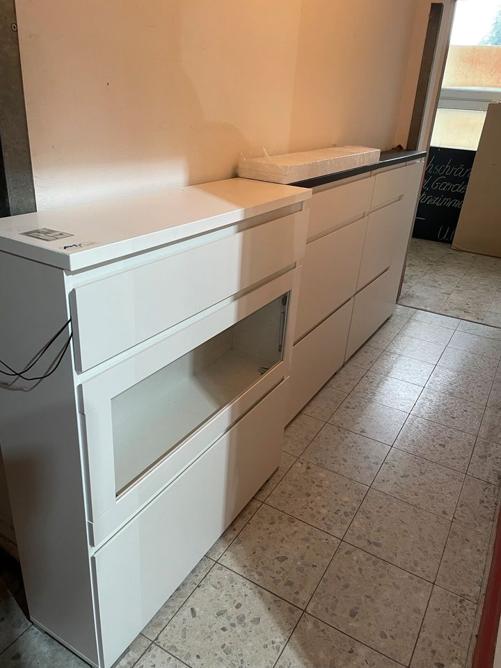 Sofa Sessel Bett Kommode Garderobe Badezimmer Büro Kleiderschrank in Beelen