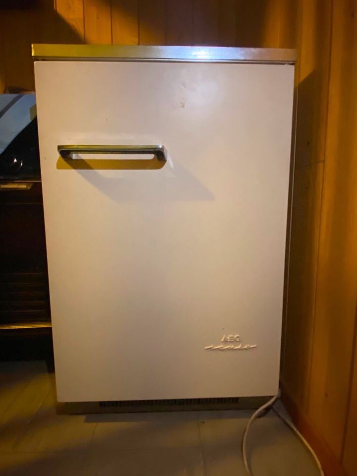 Kühlschrank AEG 60er Jahren original - Vintage - funktionsfähig in Hochheim am Main