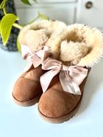 UGG Boots mit Schleife in Natur Stuttgart - Stuttgart-Nord Vorschau