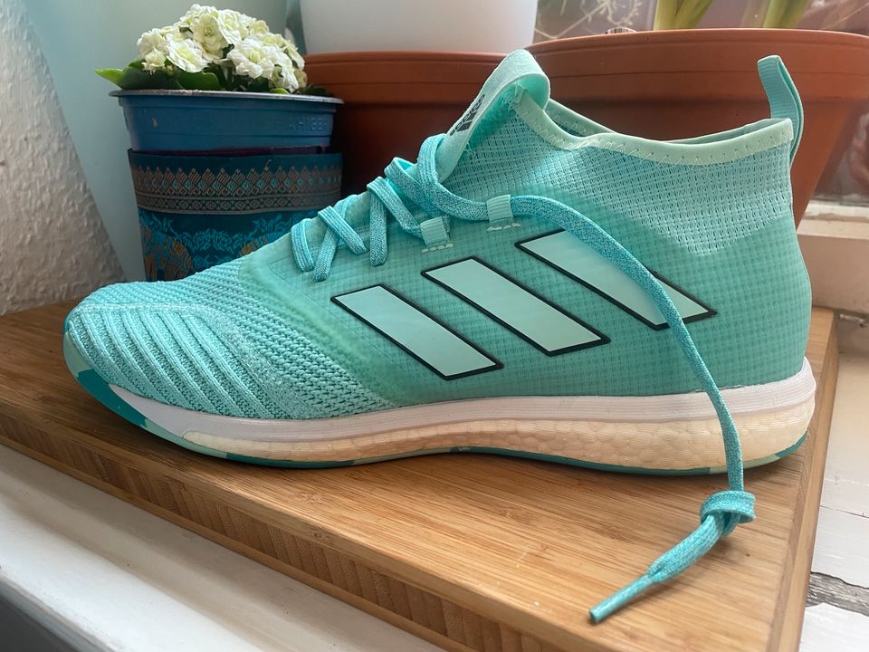 Adidas Sportschuhe für Männer Große 44.3/2i in Berlin