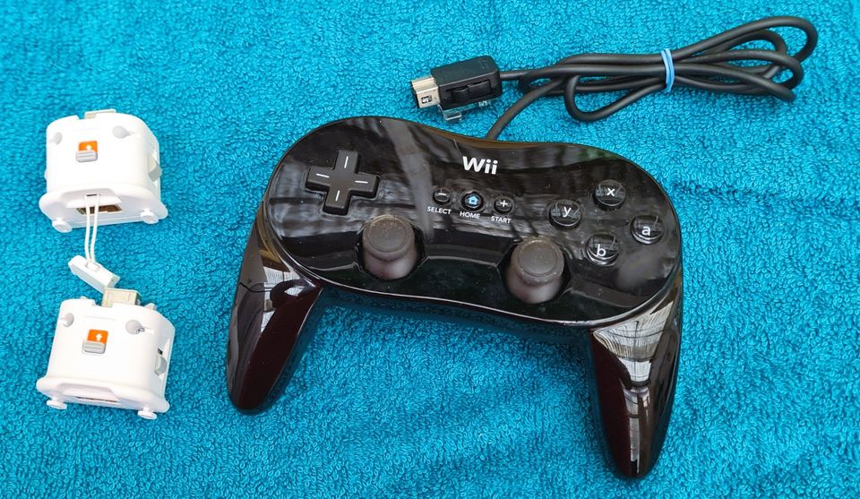 Wii Classic Controller 12,-€ / Motion Plus Adapter je 8,-€ in Berlin