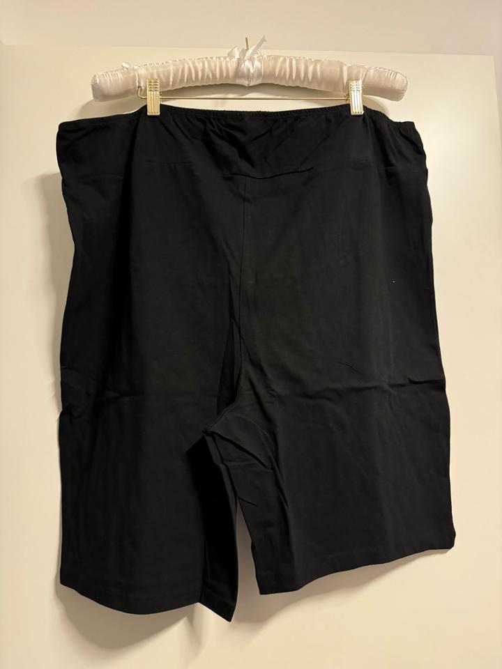 Neu! 2x Umstandshosen Shorts Bonprix Gr.52/54 schwarz weiß in Hamburg