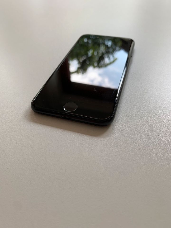 Apple IPhone 7 32GB schwarz in Schmelz