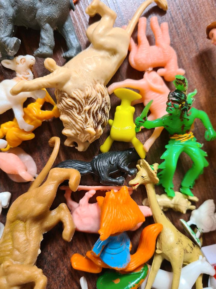 Konvolut Figuren Spielzeug tlw sehr alt Bergen Toy USA Üei in Emmerthal