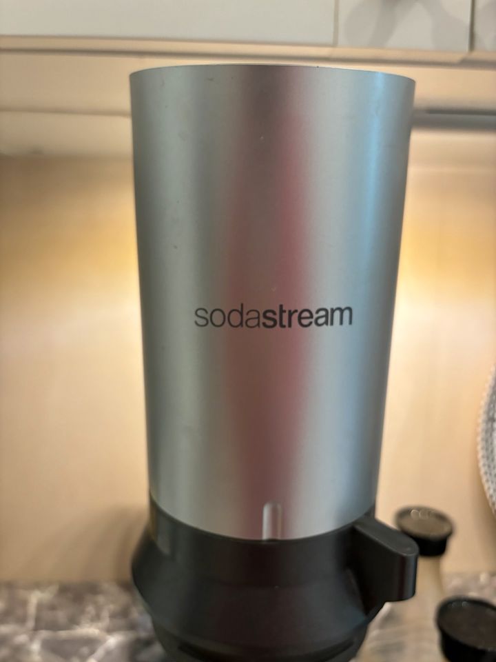 SodaStream Crystal + 3 Glasflaschen + 1 Kartusche in Leipzig
