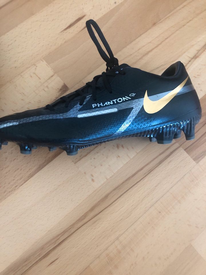 Stollenschuhe Nike Phantom Größe 41 in Bad Arolsen