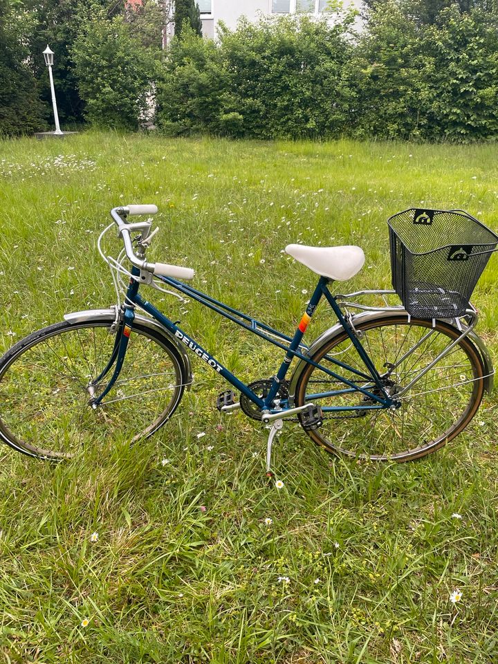 Vintage Peugeot Fahrrad in Berlin