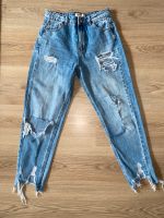 Mom Jeans mit Cuts Gr 34 Nordrhein-Westfalen - Bestwig Vorschau