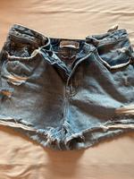 Stradivarius Jeansshorts Gr.42 Niedersachsen - Sickte Vorschau