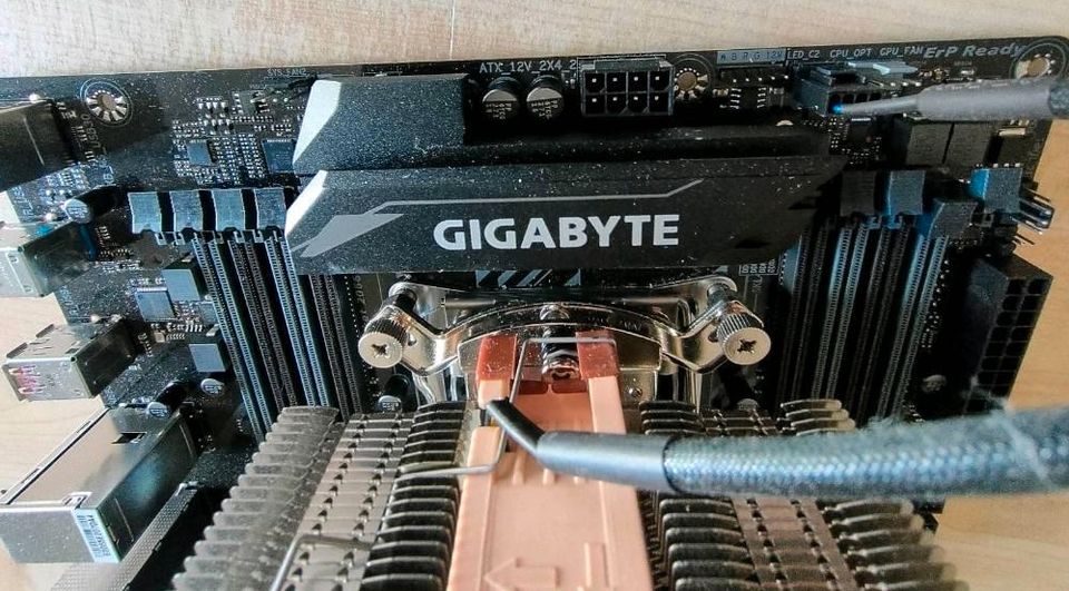 Gigabyte Mainboard X299 UD4 incl. CPU (i7-7820X) und Kühlkörper in Leipzig