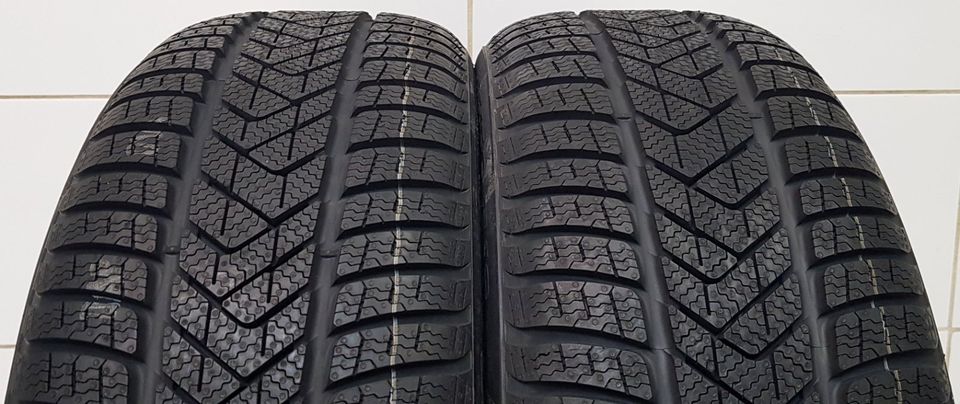 NEU 2x Winterreifen 235/50 R19 99H MO Pirelli Winter SottoZero 3 in Neidlingen