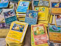 400 Pokemon Karten Bulk Sammlung Lot Konvolut mit 40 Reverse Holo Nordrhein-Westfalen - Lüdenscheid Vorschau